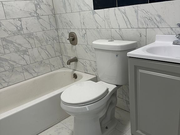 3rd image of 2441 Bailey Ave Unit 2