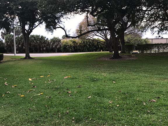 4th image of 9118 SW 20th Ct