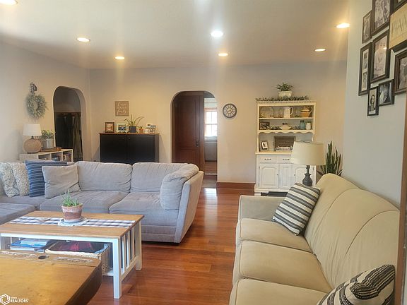 3rd image of 205 E Jefferson St