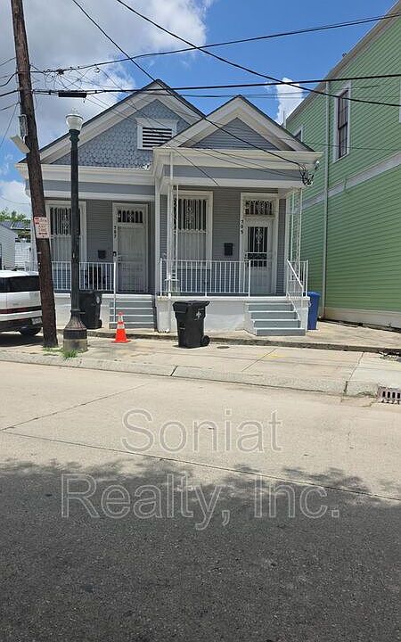 1st image of 705 Felicity St