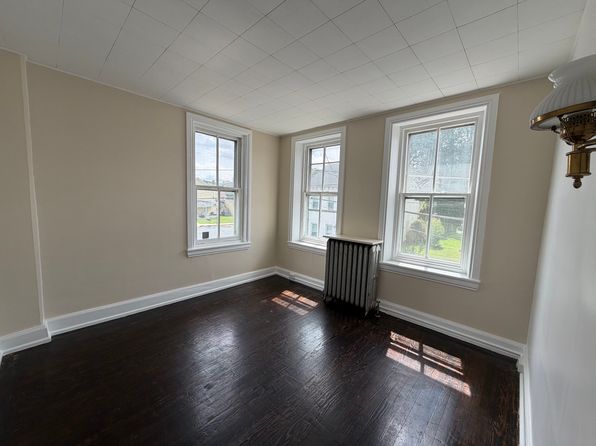107 N Main St APT 2