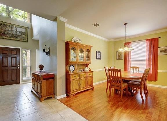 4th image of 3984 Lord Byron Cir