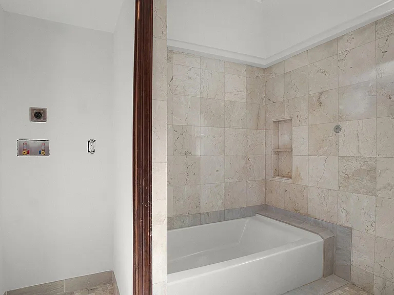 22 Parkwold Dr E — Photo 16