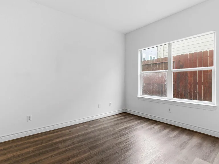 1303 Sherwood Point Ln — Photo 43