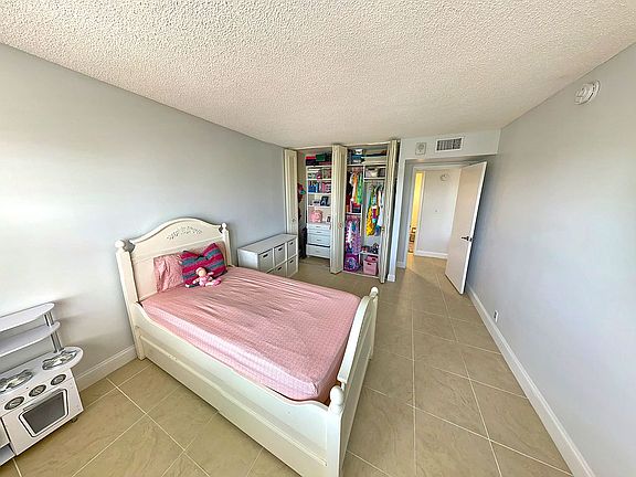 5th image of 2500 NE 48th Ln APT 508
