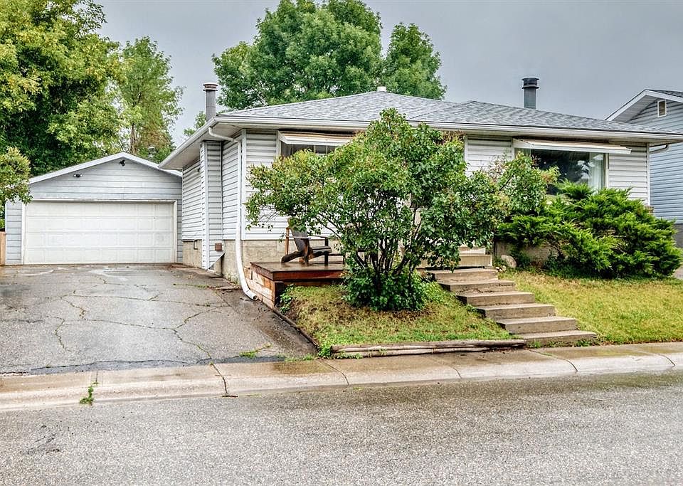 1st image of 1949 S Lytton Cres SE
