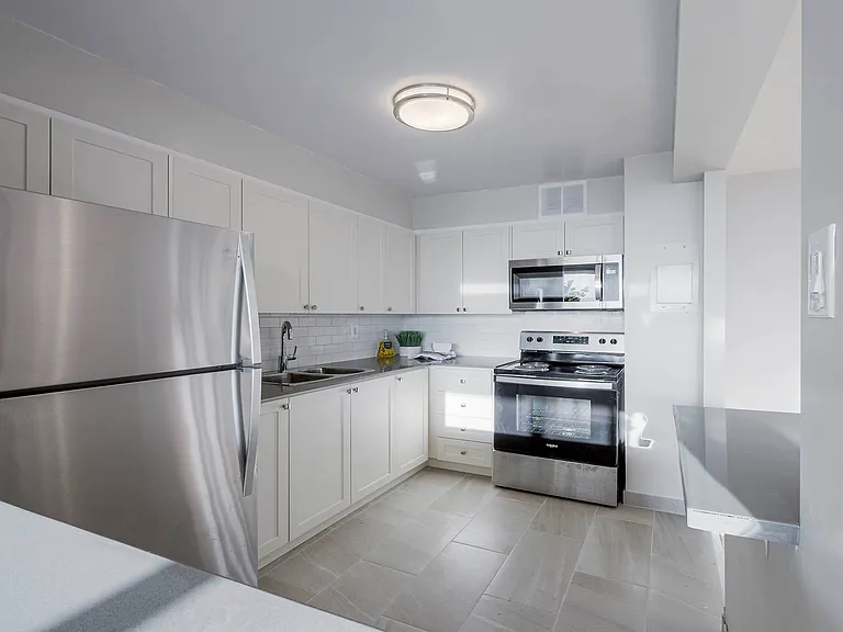 1130 Queens Ave — Photo 6