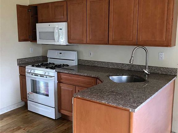 2nd image of 11 Birchwood Park Dr