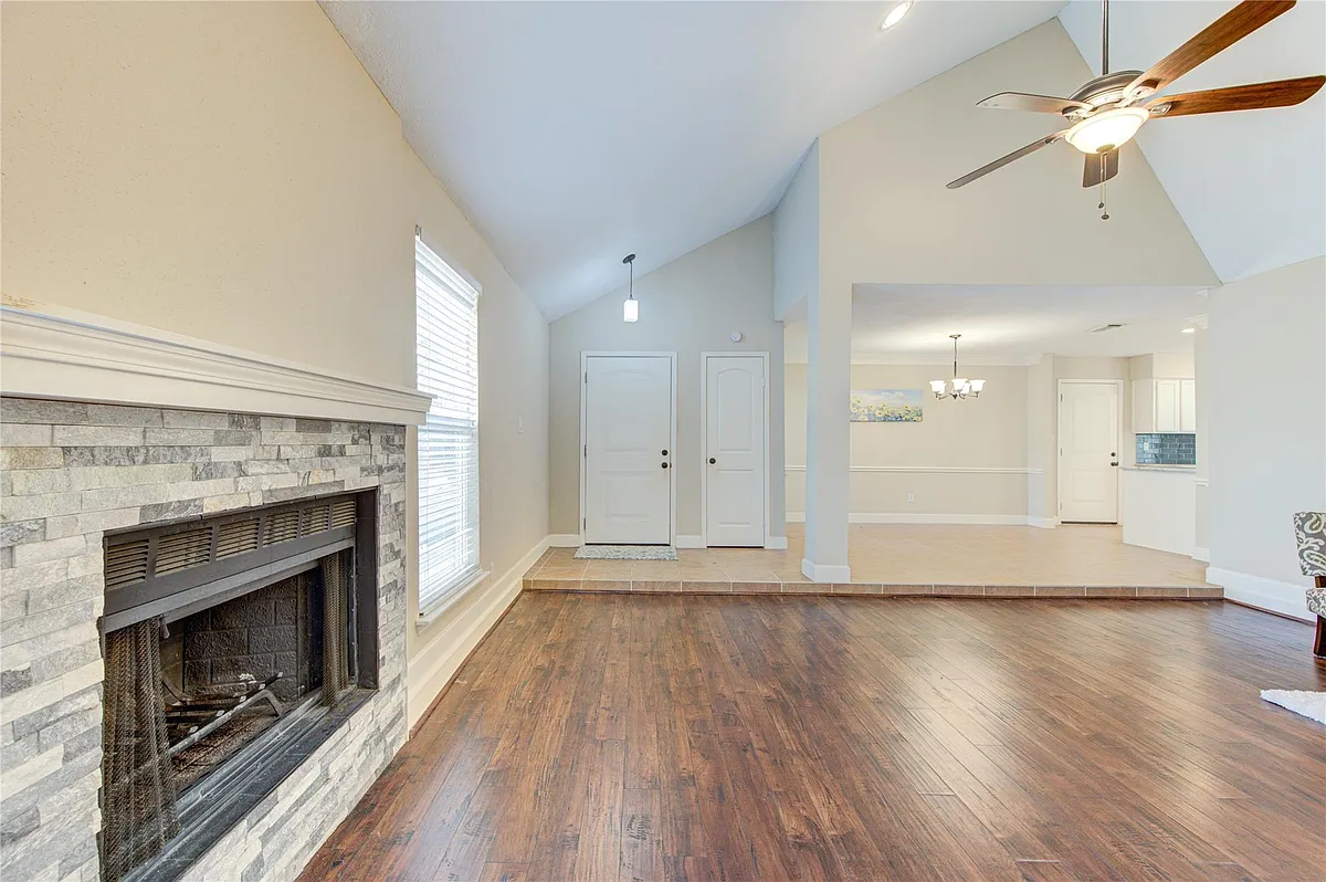 Building Photo - 2122 Highland Hills Dr