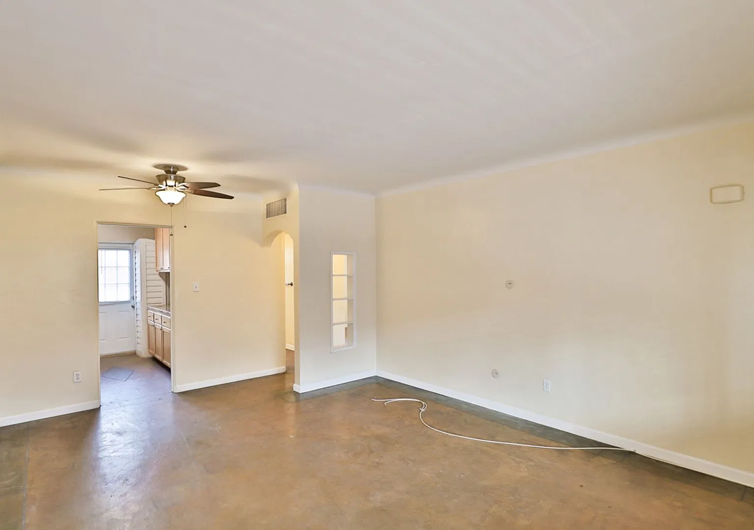 PEC1197 — Photo 1