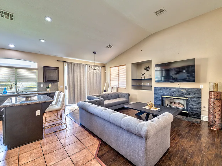 8704 Las Posas Ave — Photo 13