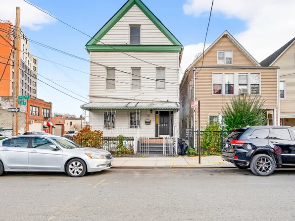 376 Bronx Park Avenue image 1 of 49