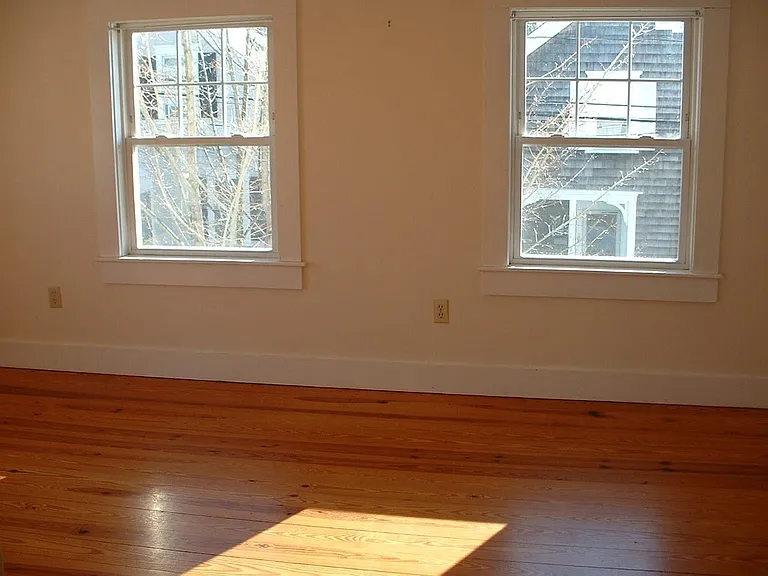 185 Center Ave — Photo 10