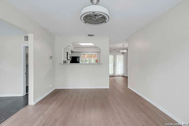 207 Middlebury Dr — Photo 3