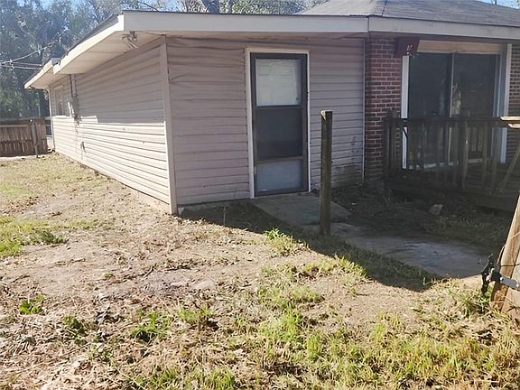 3rd image of 748 Pine Tree St