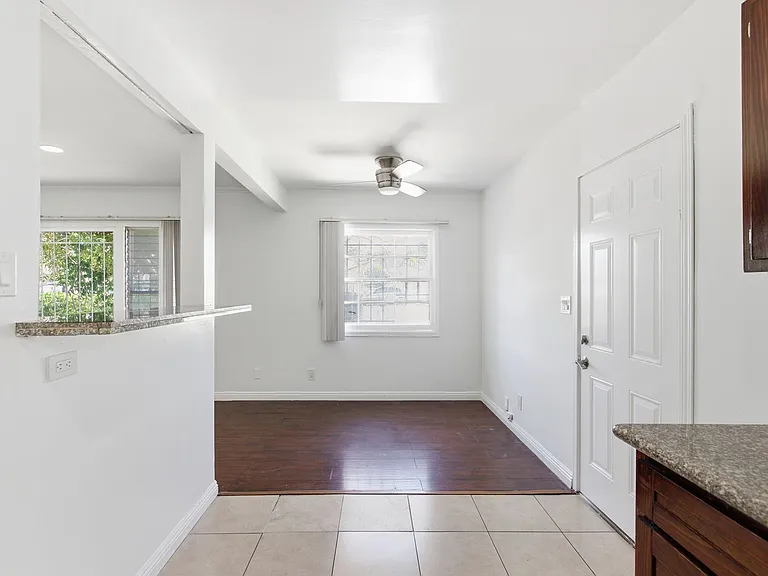 534-536 E Hyde Park Pl — Photo 7