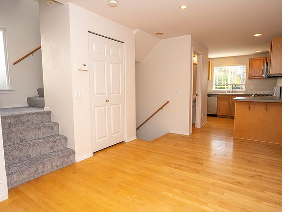 5th image of 9059 Mary Ave NW