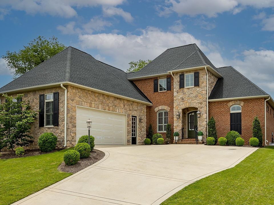 1st image of 130 Cadogan Ct