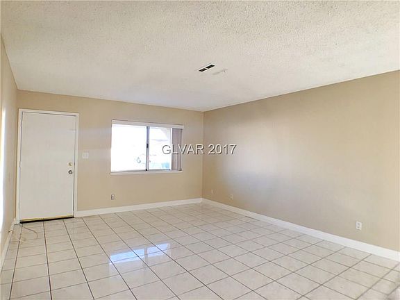 5th image of 2504 Lakeside Dr