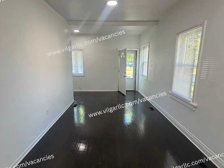 2435 Diamond Ave — Photo 10