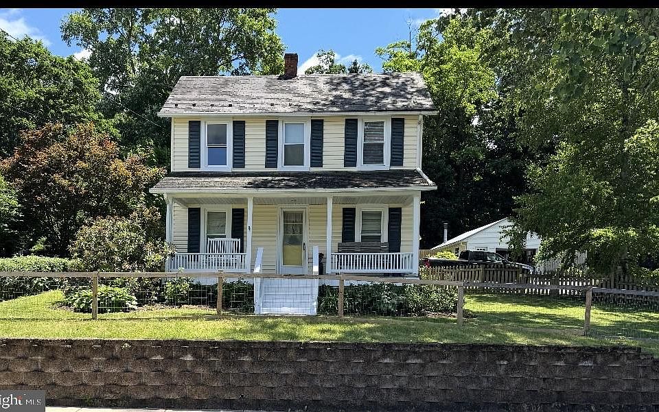1st image of 1541 Main St