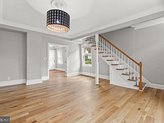 3rd image of 417 Earl St