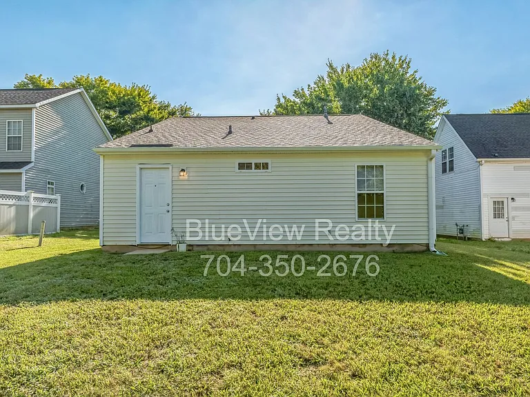 5237 Timbertop Ln — Photo 2