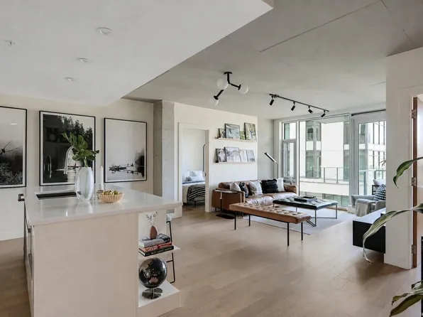 989 Johnson St #301, Victoria, BC V8V 0E3