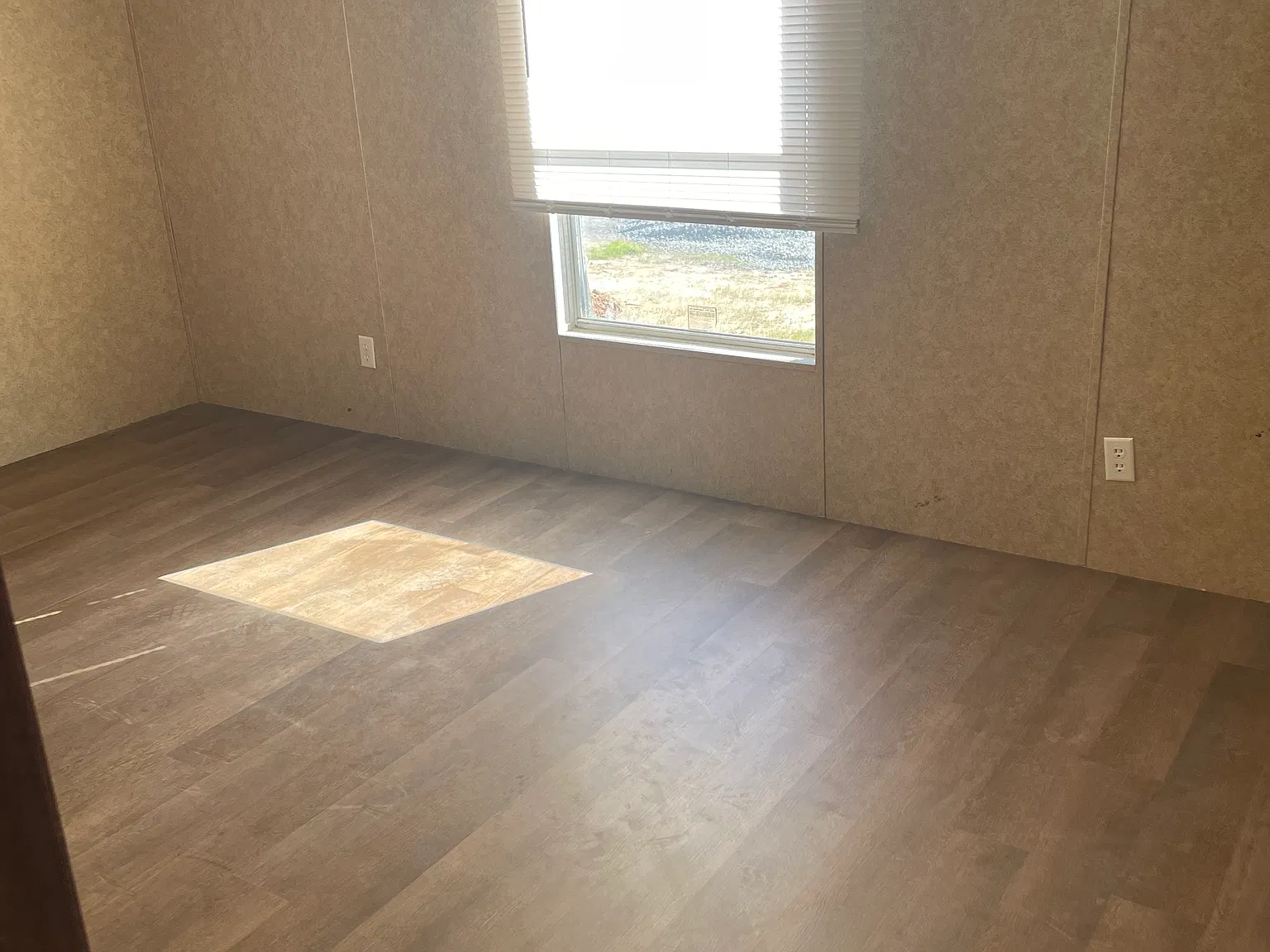 3 bed, 1280 sqft, $950 — Photo 2