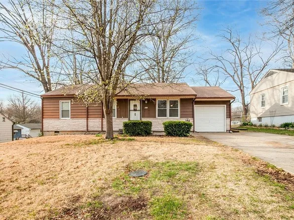 627 NE 41st Ter, Kansas City, MO 64116