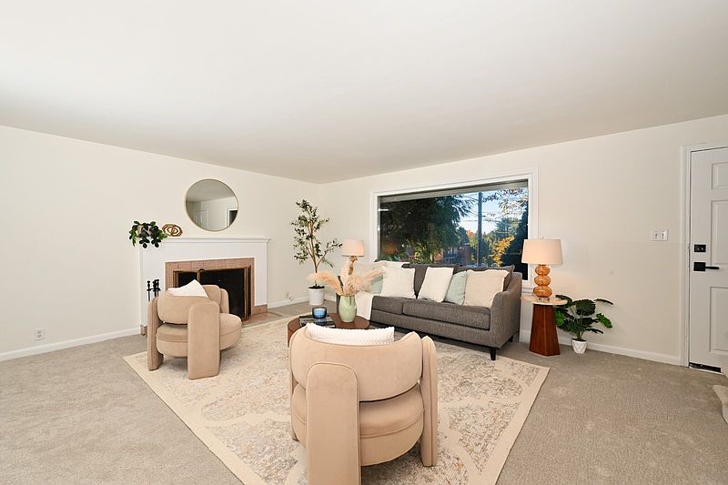 2nd image of 6502 27th Avenue NE