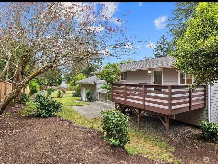 612 153rd Ave NE — Photo 33