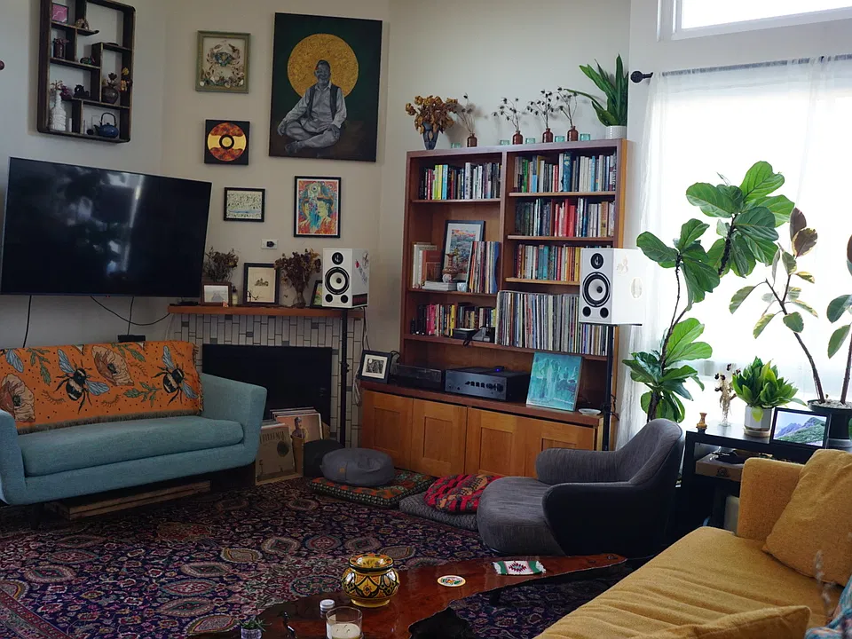 4567 Lexington Ave #205