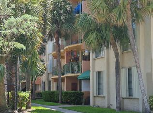 9320 Fontainebleau Blvd APT 201, Miami, FL 33172