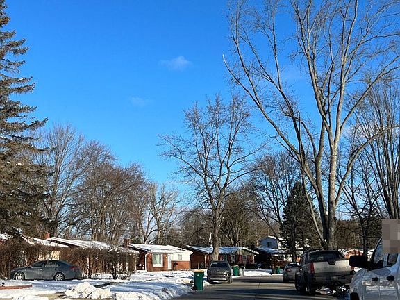 4th image of 22148 W Brandon St