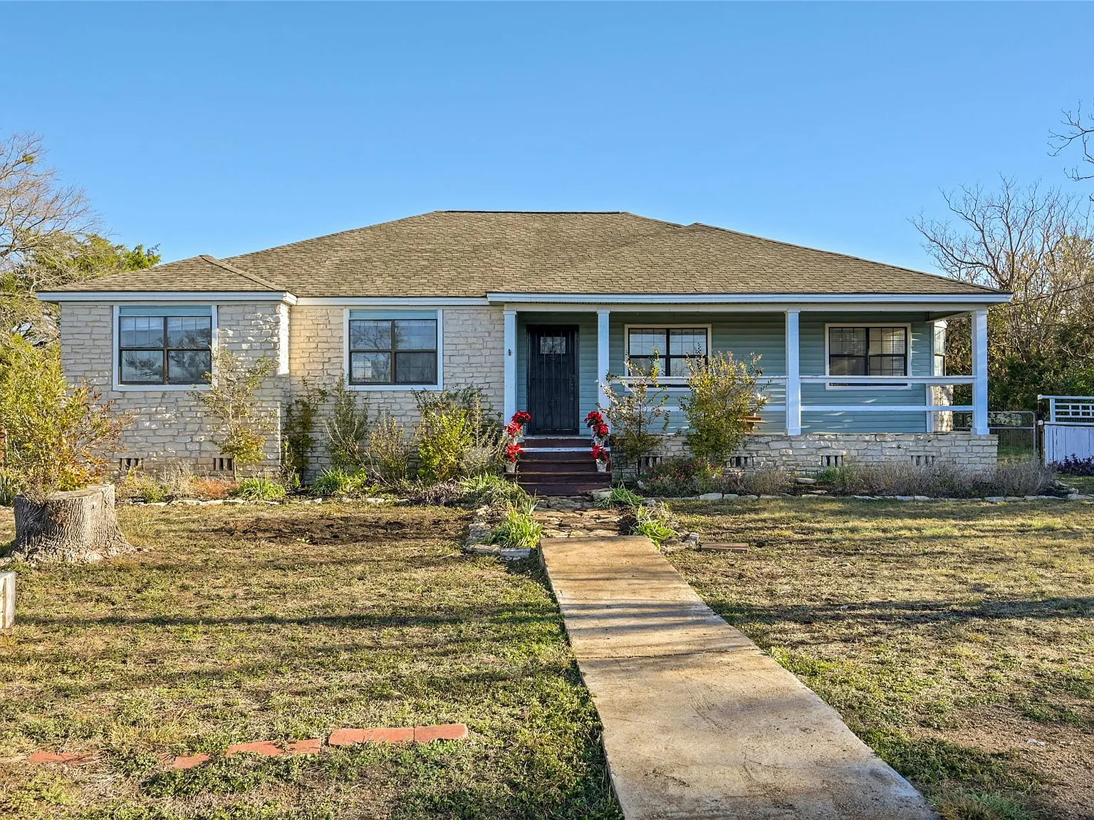 3 bed, 2.0 bath, 1664 sqft, $2,950 — Photo 1