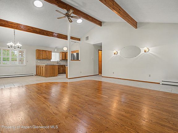 5th image of 596 E Valley Ct