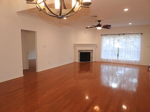 4th image of 11207 Crossland Dr