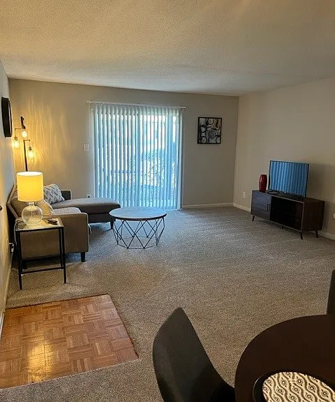 Country Club Apartments — Photo 14