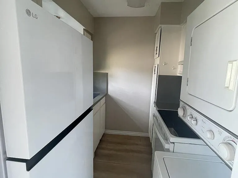 802 Continental Dr #2 — Photo 8