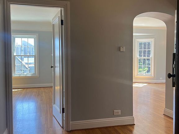 4th image of 5400 Fulton St #202