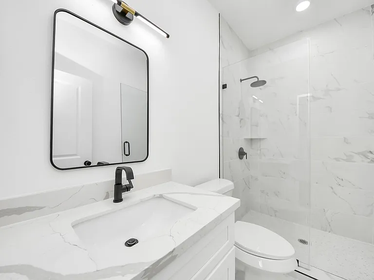 801 E 32nd 1/2 St #B — Photo 9