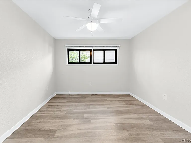 400 W Chester St — Photo 16