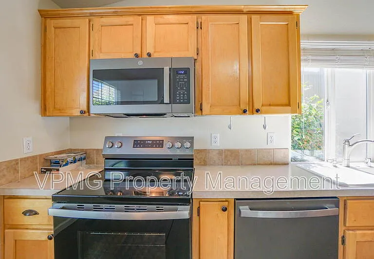 2115 NW 143rd Cir — Photo 8