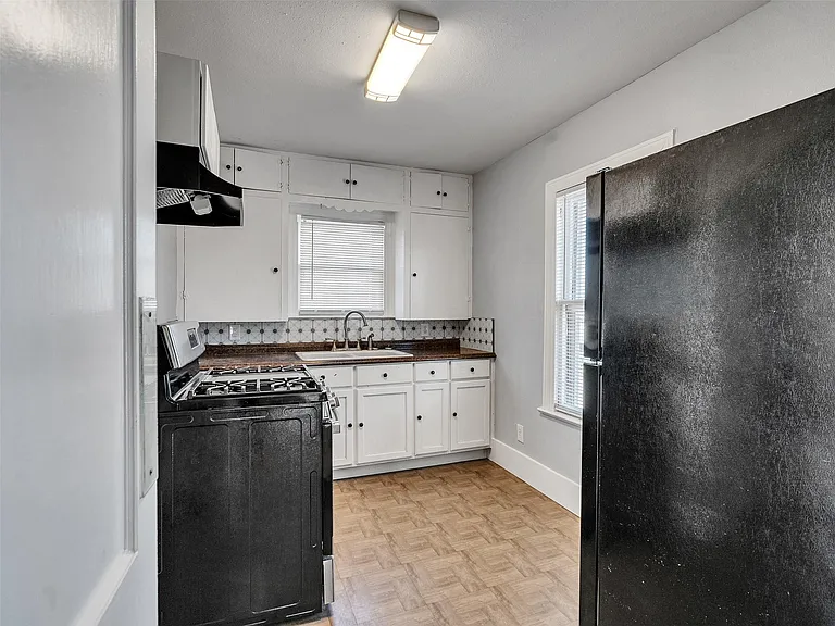 5019 Avenue M 1/2 — Photo 20