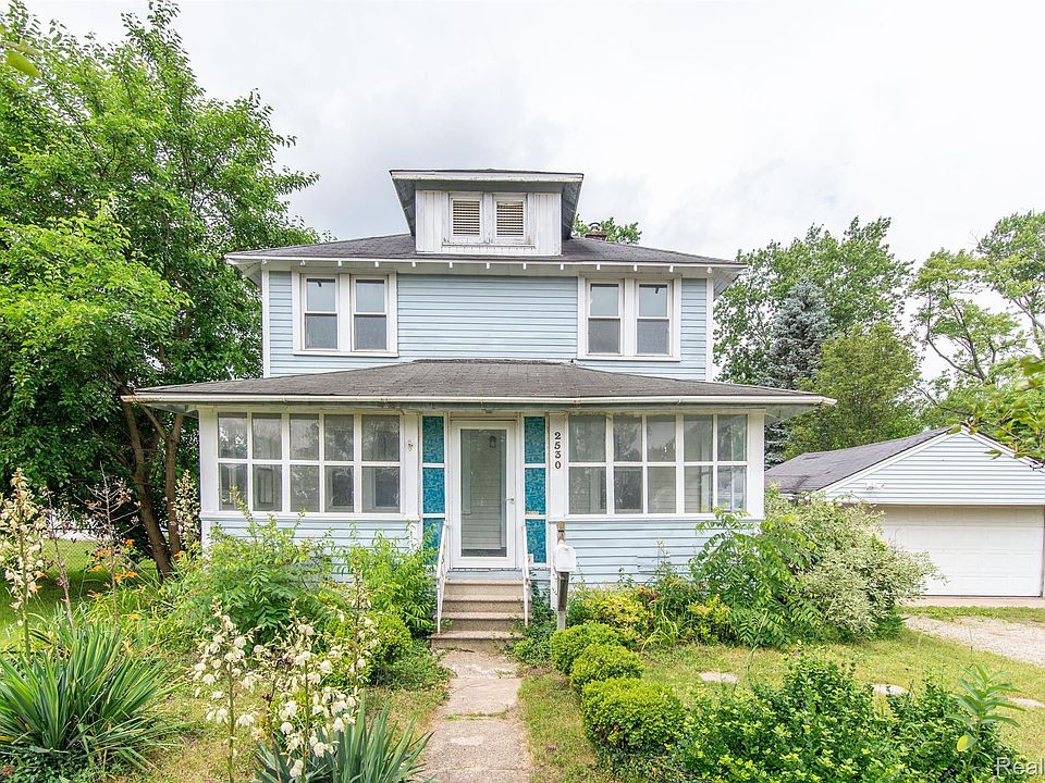 1st image of 2530 2nd St