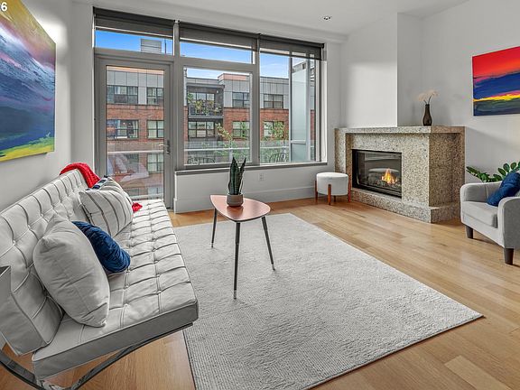5th image of 1001 NW Lovejoy St Unit 301