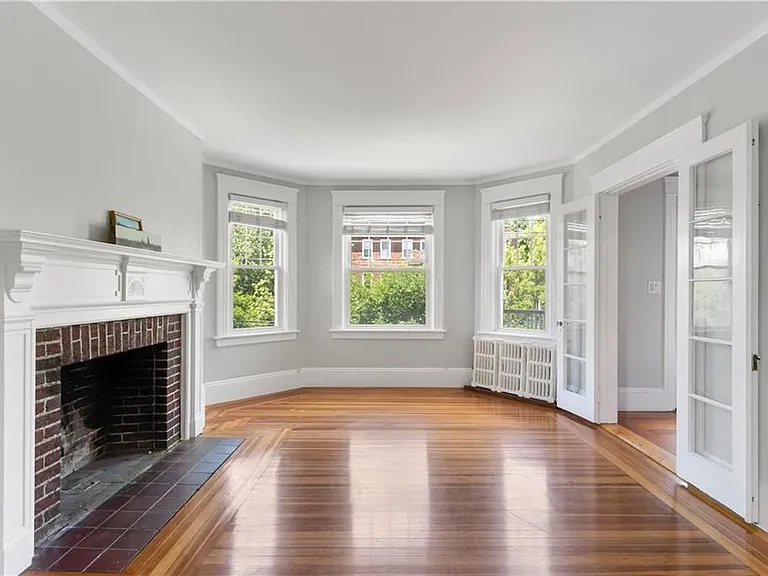 157 Irving Ave — Photo 6