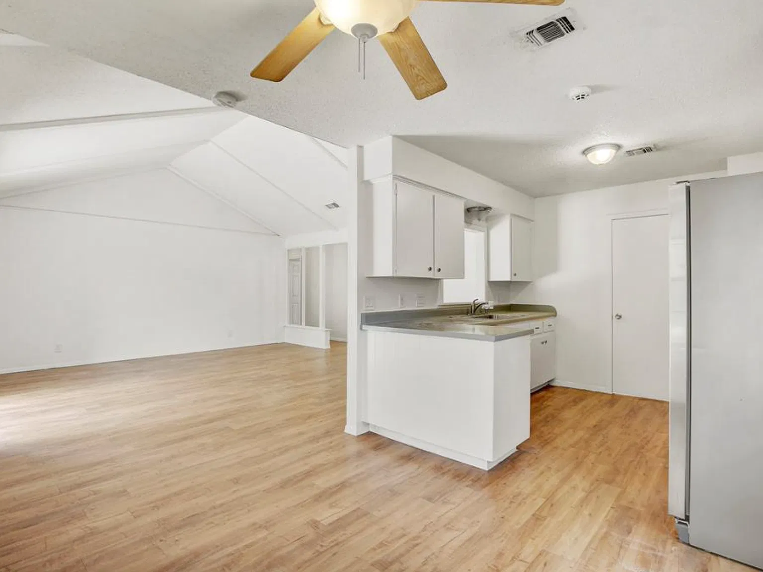 705 Huntingdon Pl — Photo 3