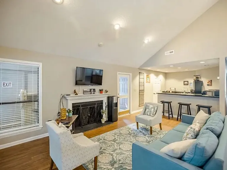 2122 Crossing Way Ct — Photo 5